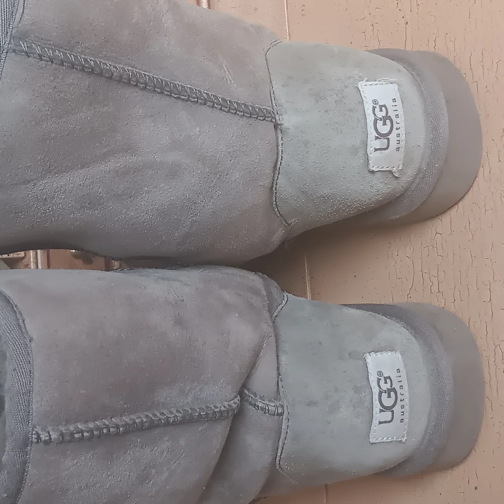 UGG MENS Classic Gray Suede Boots